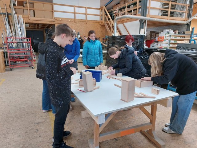 Zukunftstag bei ERNE AG Holzbau Zukunftstag bei ERNE AG Holzbau