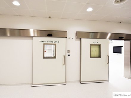 Hirslanden St. Anna OP, Luzern - OP Türen in wiess mit Stahl