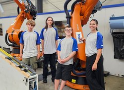 Vier neue Lernende starten ihre Ausbildung bei ERNE Holzbau