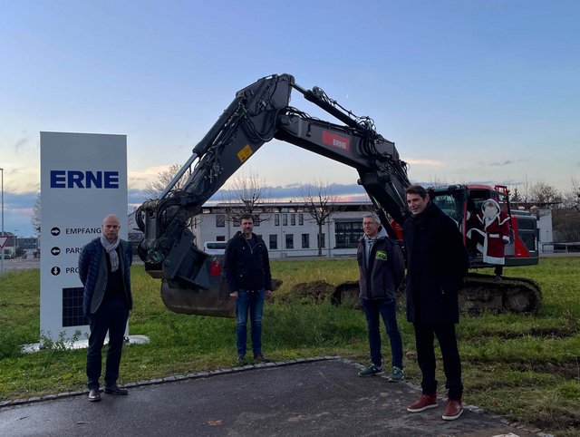 Spatenstich Bagger Erne Holzbau Stein Aargau Verwaltungsrat Gemeinde Stein