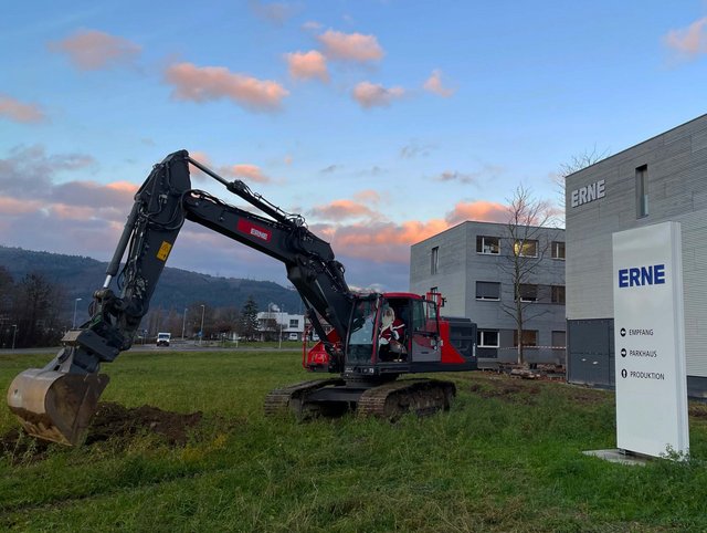Spatenstich Bagger Erne Holzbau Stein Aargau
