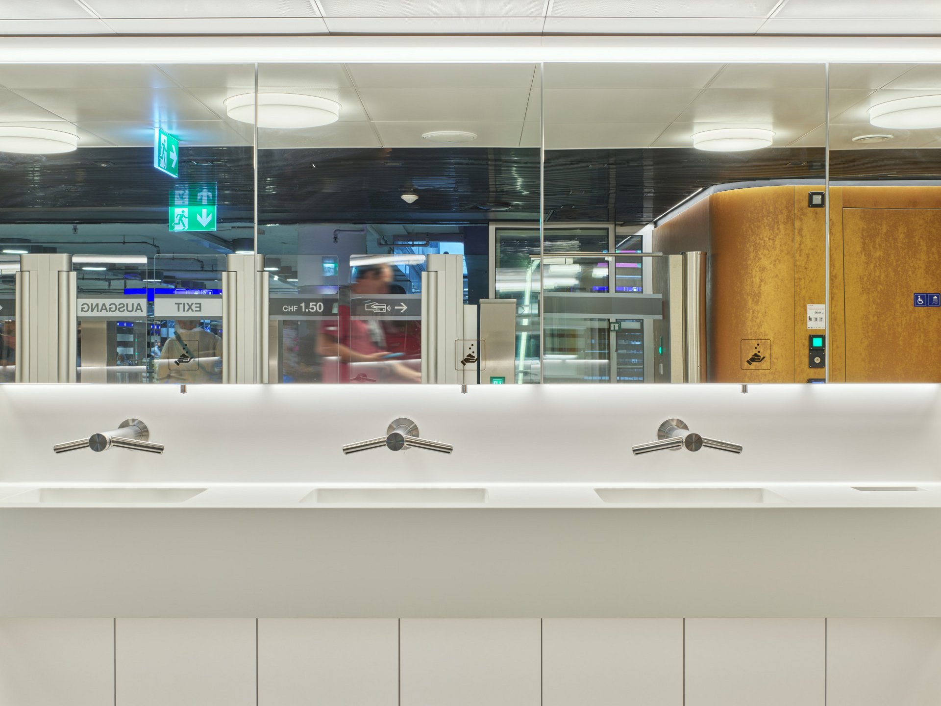 frontale Detailansicht auf Waschtische