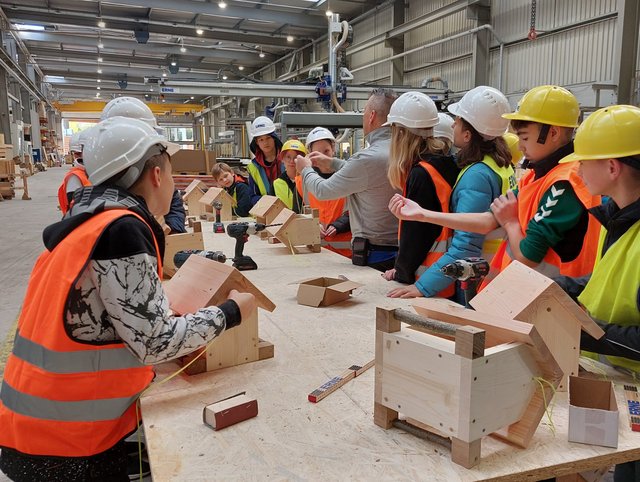 Zukunftstag bei ERNE AG Holzbau Zukunftstag bei ERNE AG Holzbau