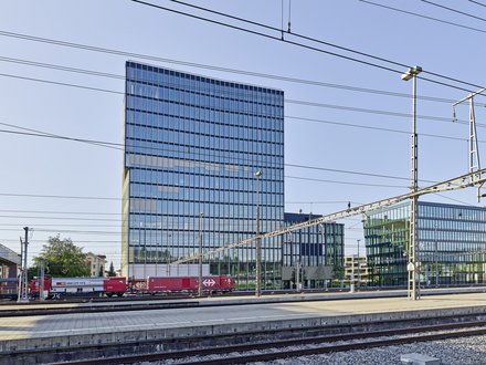 Arbo, Risch-Rotkreuz - Rückansicht des Hochhauses