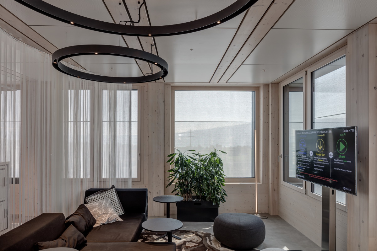 Suurstoffi 22, Risch-Rotkreuz - Moderne Sitzecke mit grossem TV Bildschirm