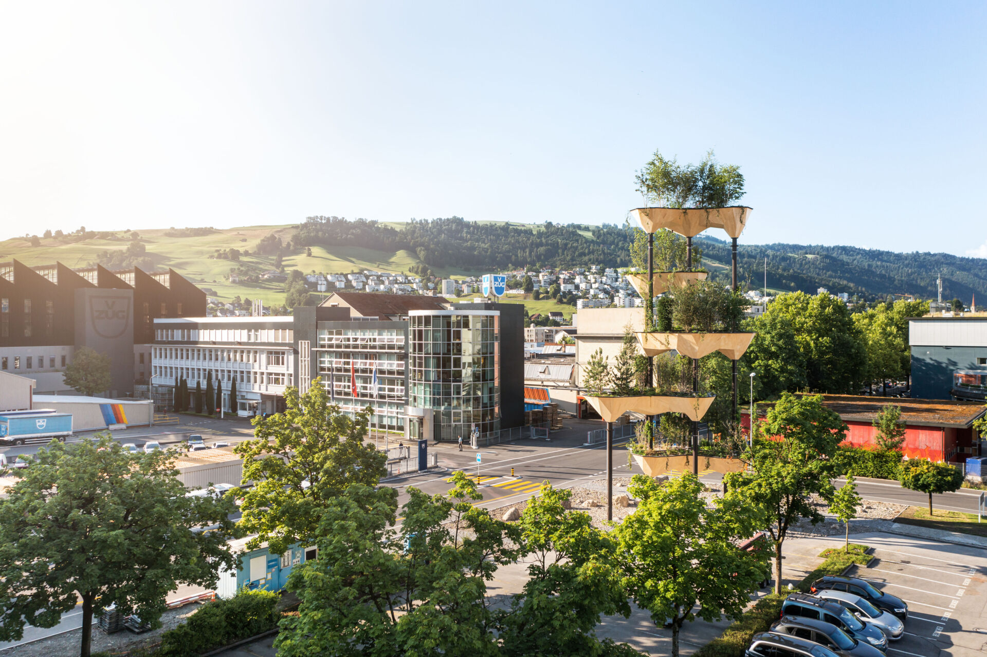 Semiramis, Zug - Ansicht des fertigen Projekts von weiter weg. 